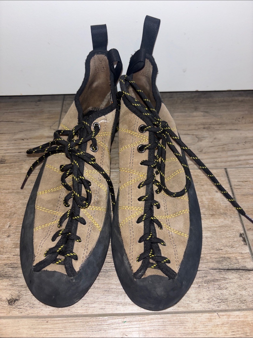 Men's Tan Suede Lace-Up Climbing Shoes - Black Trim 7.5